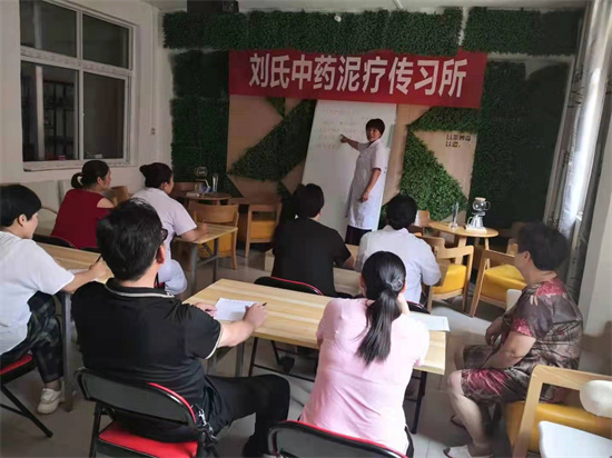 祝贺“刘氏中药泥疗第五代传承人刘运英”获颁“2023中国非遗影响力人物”荣誉称号!